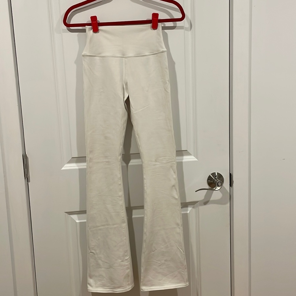 Ivory Alo Bootcut leggings